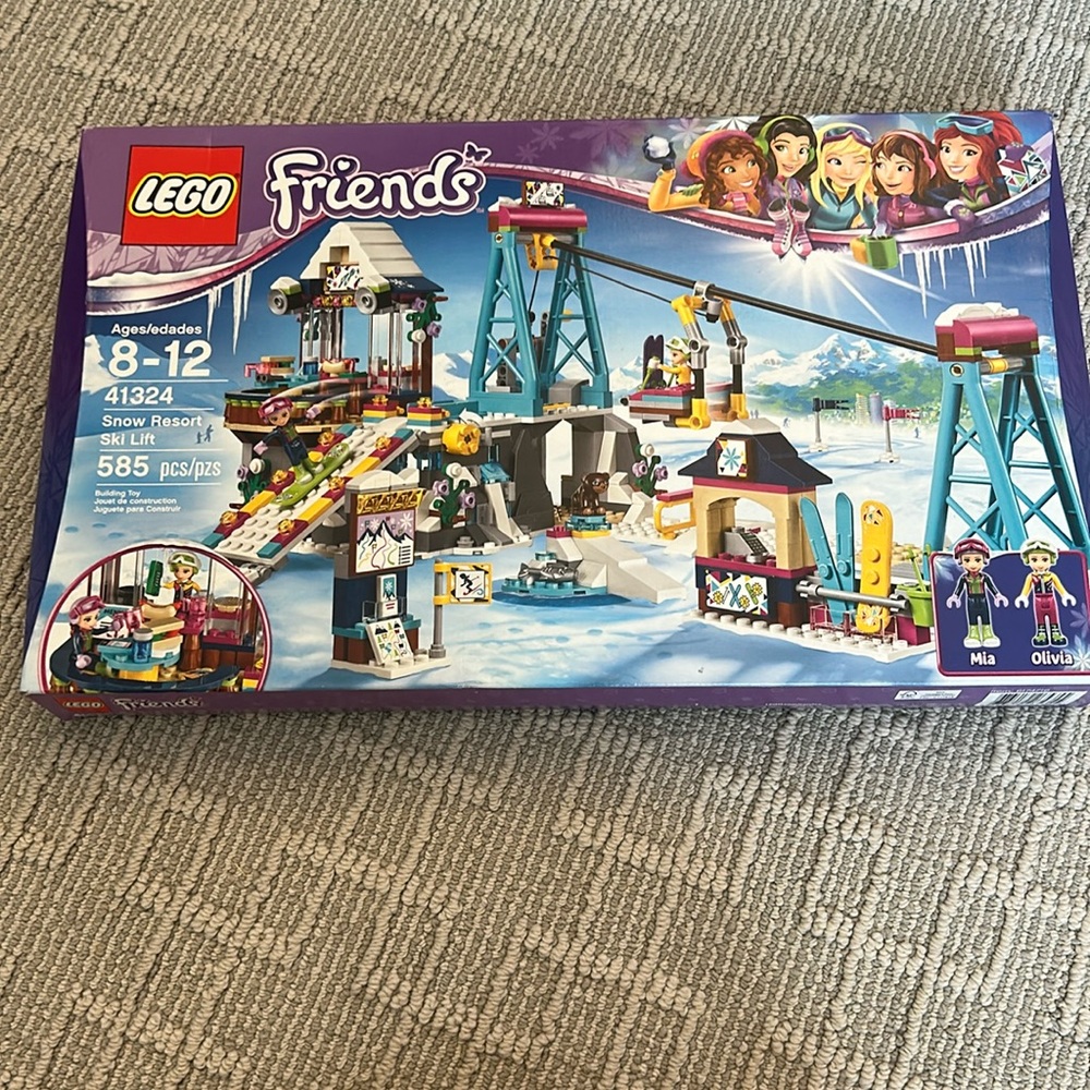 Brand New and never opened !  LEGO Friends Snow Resort Ski Lift set (41324)